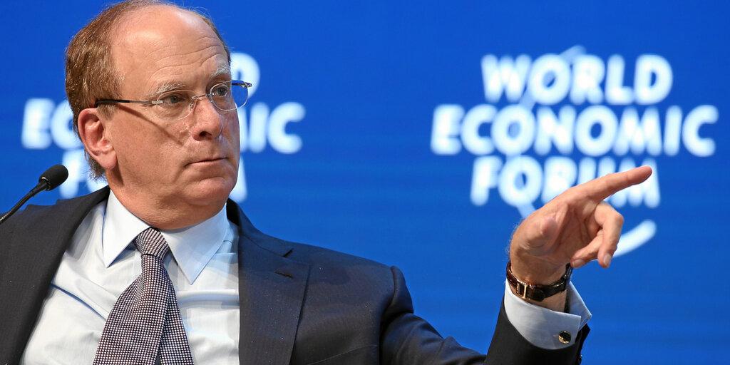 Larry Fink, CEO of BlackRock, suggests that increasing adoption of Bitcoin could raise its price to 0,000.